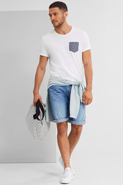 porter un t-shirt homme look avec un t-shirt à poche