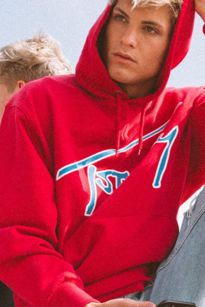 vêtements connectés tommy hilfiger hoodies rouge tomme jeans xplore