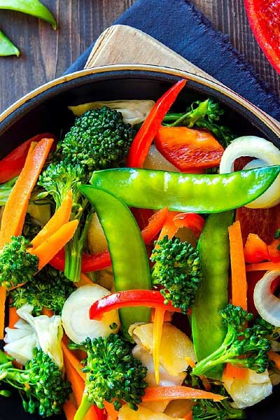 plat de légume coloré lutter contre la fatigue