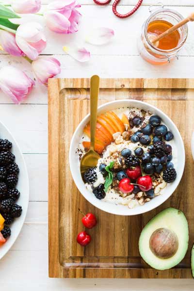 petit déjeuner avec du miel pour faire le plein d'énergie
