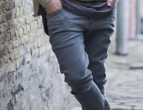 porter un pantalon gris homme