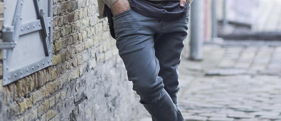 porter un pantalon gris homme