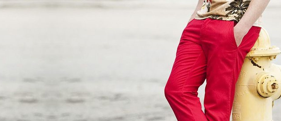 porter un pantalon rouge
