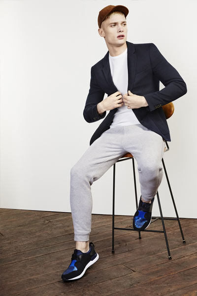 tenue homme blazer et joggpant gris