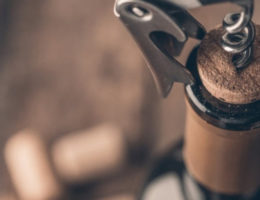 ouvrir une bouteille sans tire bouchon
