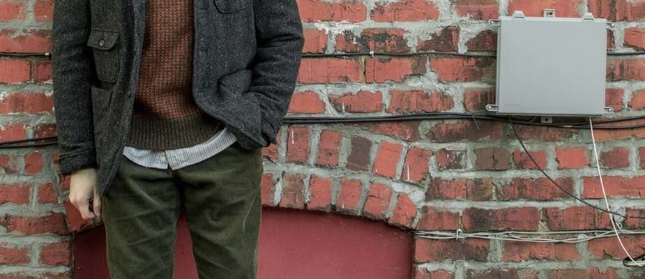 porter pantalon en velours homme