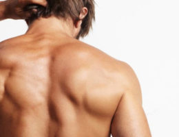 bouton dans le dos homme