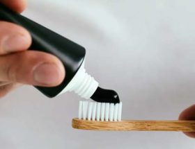 dentifrice au charbon pour les dents