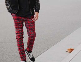 porter pantalon à carreaux homme