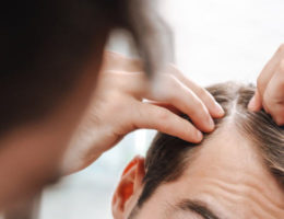 conseils cheveux gras homme