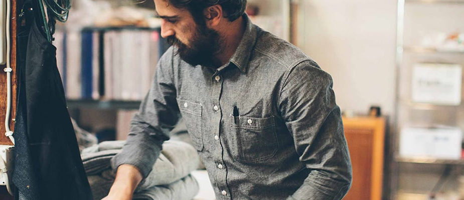porter une chemise en chambray homme