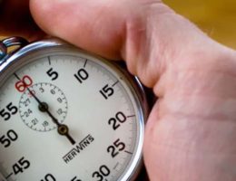 tenir plus longtemps au lit