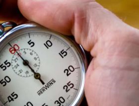 tenir plus longtemps au lit