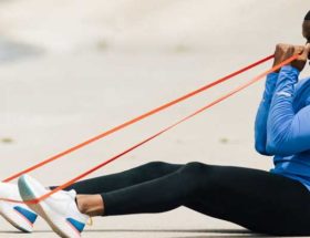 exercices avec élastiques de musculation