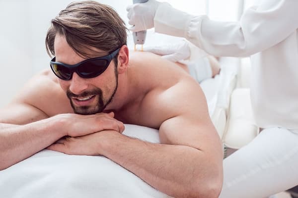 épilation au laser du dos homme