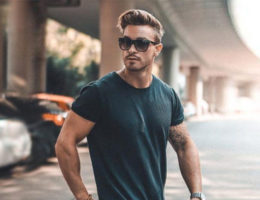 t-shirt uni homme incontournable été