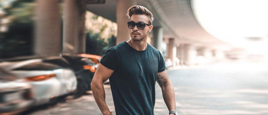 t-shirt uni homme incontournable été