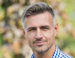 cheveux blanc homme accepter