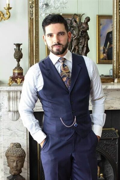 tenue homme avec une montre à gousset