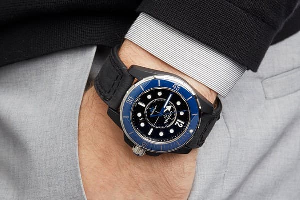 montre de plongée chanel j12