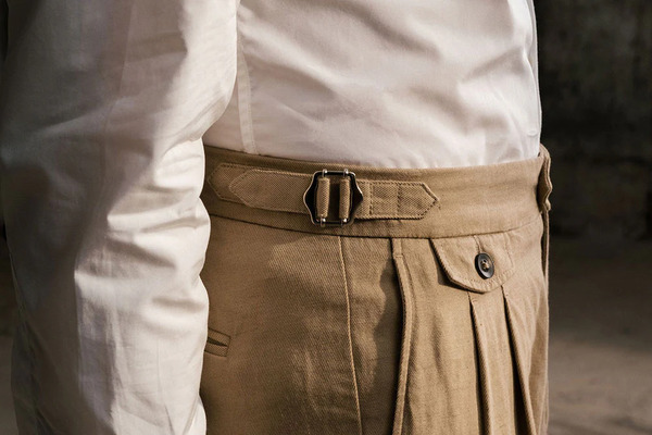 details pantalon à pinces