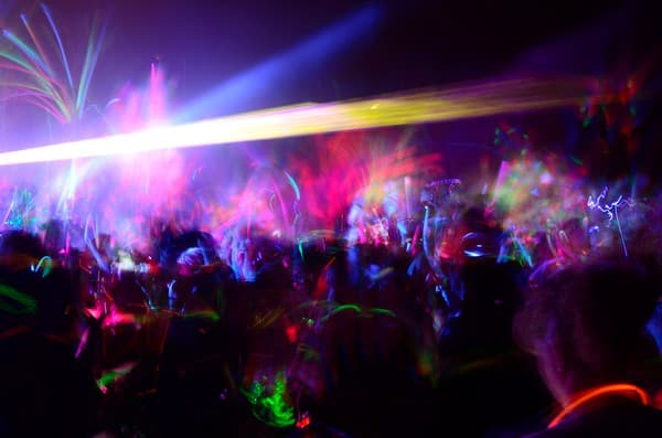 musique années 90 fête tenues couleurs accessoires déguiser déguisement