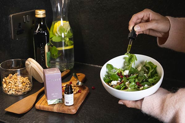 cuisiner avec du CBD huile salade