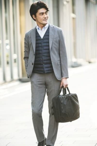 porter doudoune sans manche homme avec costume