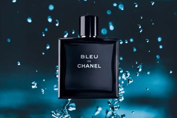 parfum à porter au bureau bleu de chanel