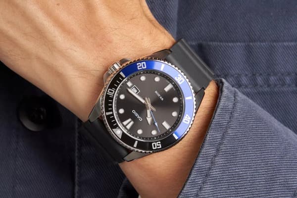 montre à mois de 100€ Casio Duro (MDV-107)
