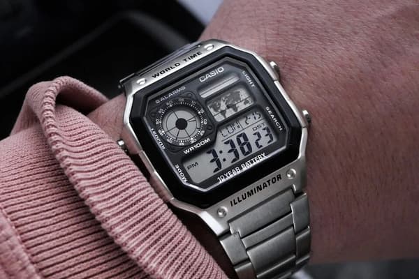Casio Royale, l'AE-1200WH