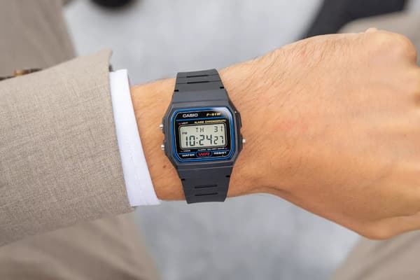 montre homme -100€ Casio F-91W