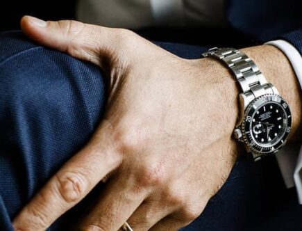 associer une montre avec un costume